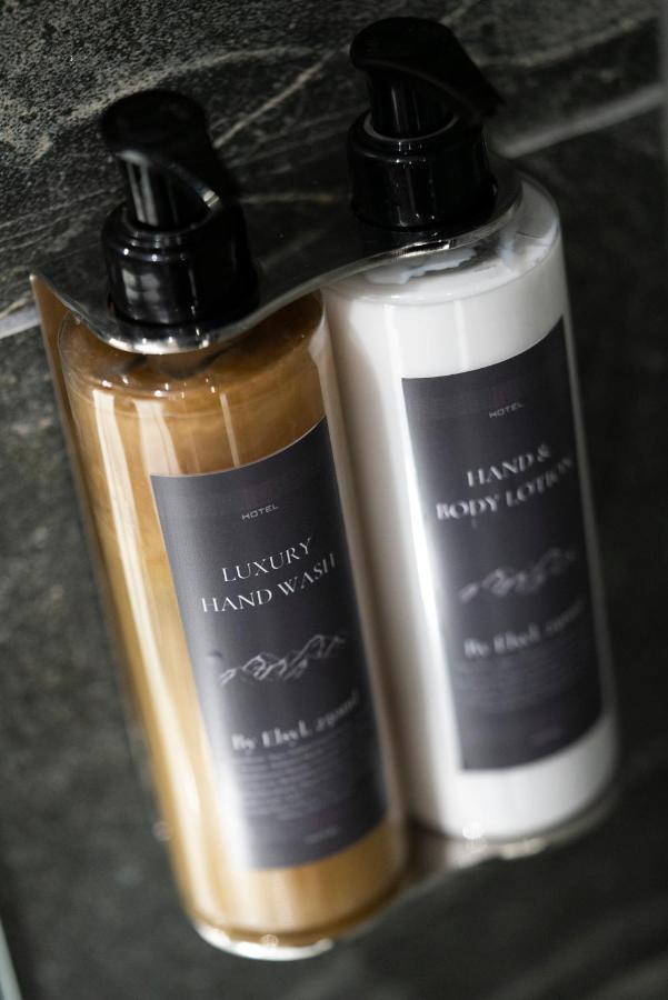 Kotel Windermere Exterior photo Body wash
