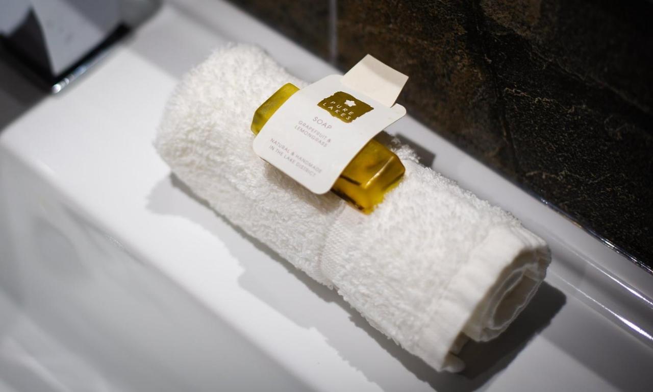 Kotel Windermere Exterior photo A rolled towel